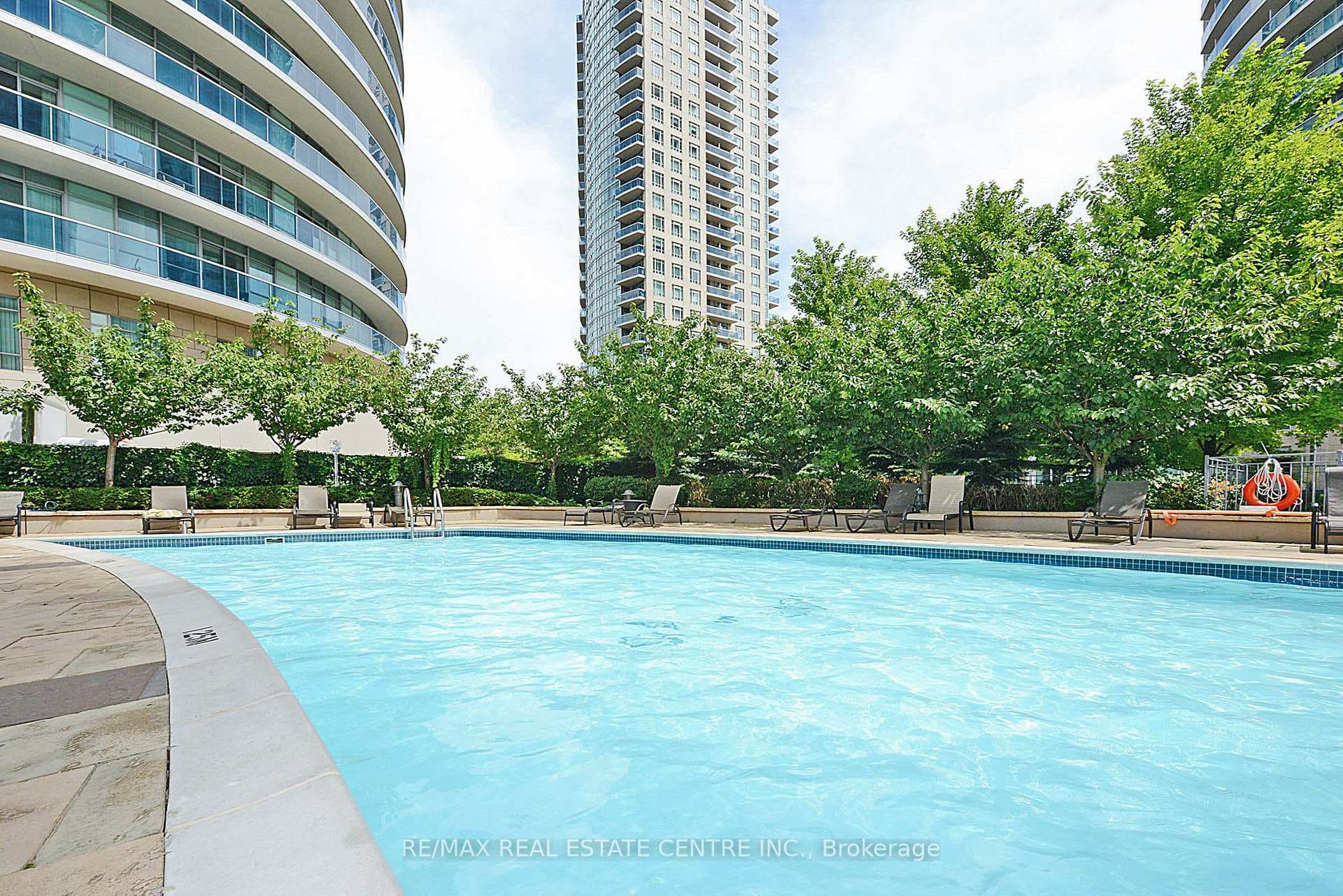 90 Absolute Avenue Unit 2605 photo 29