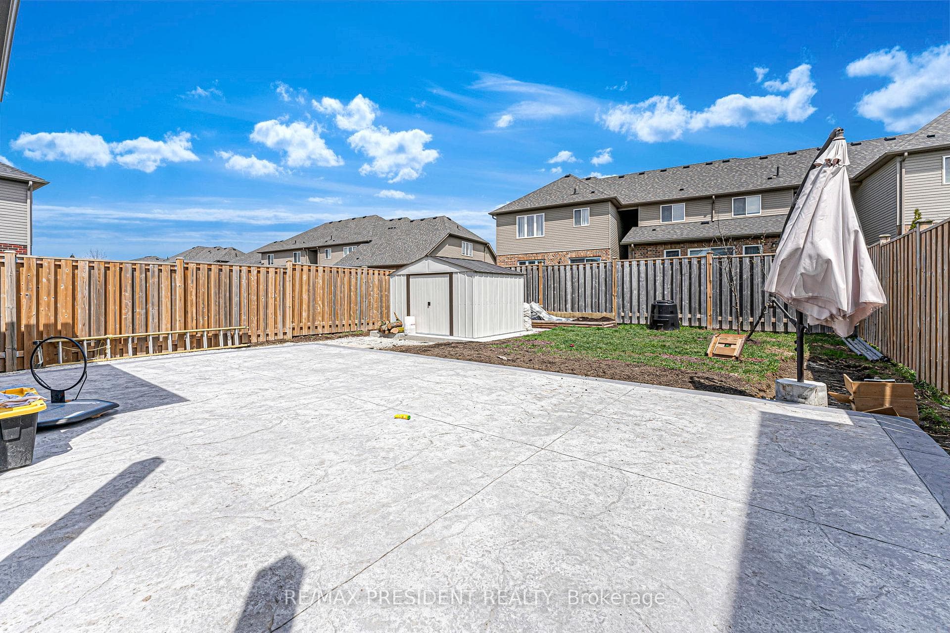 573 Forman Avenue photo 24