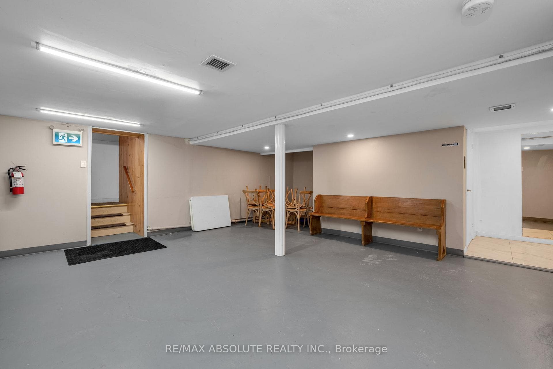 2476 Old Montreal Road photo 25