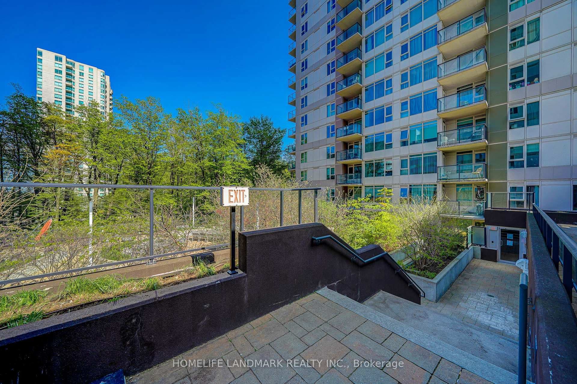 190 Borough Drive Unit LPH3501 photo 5