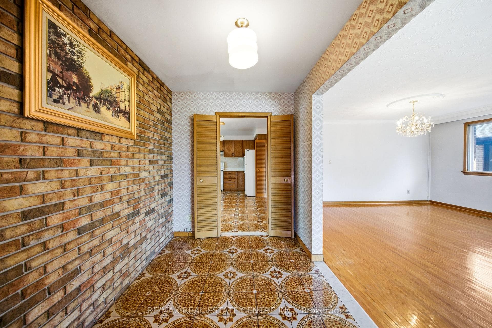 893 Hollowtree Crescent photo 11