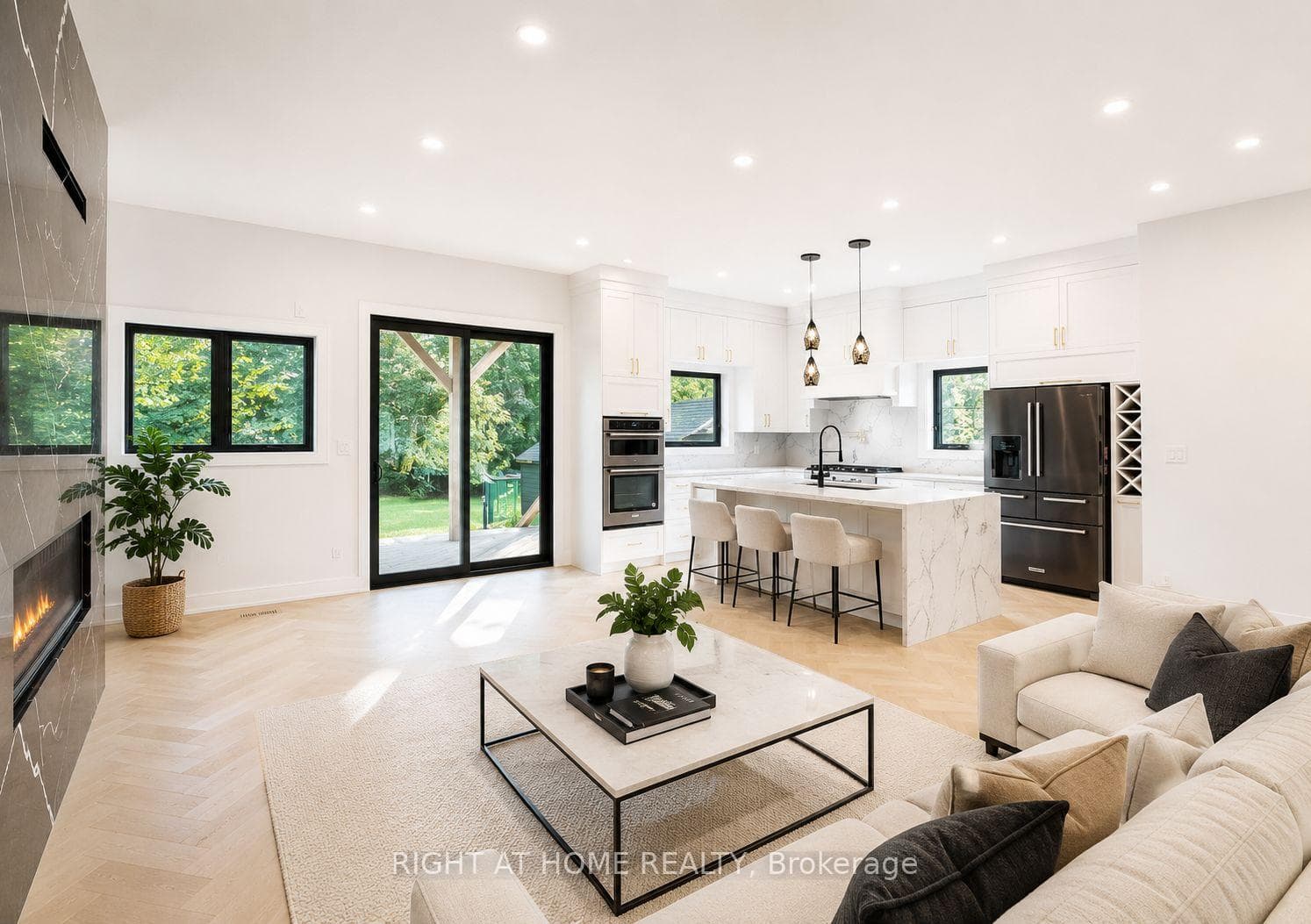 215 Bayview Avenue photo 40