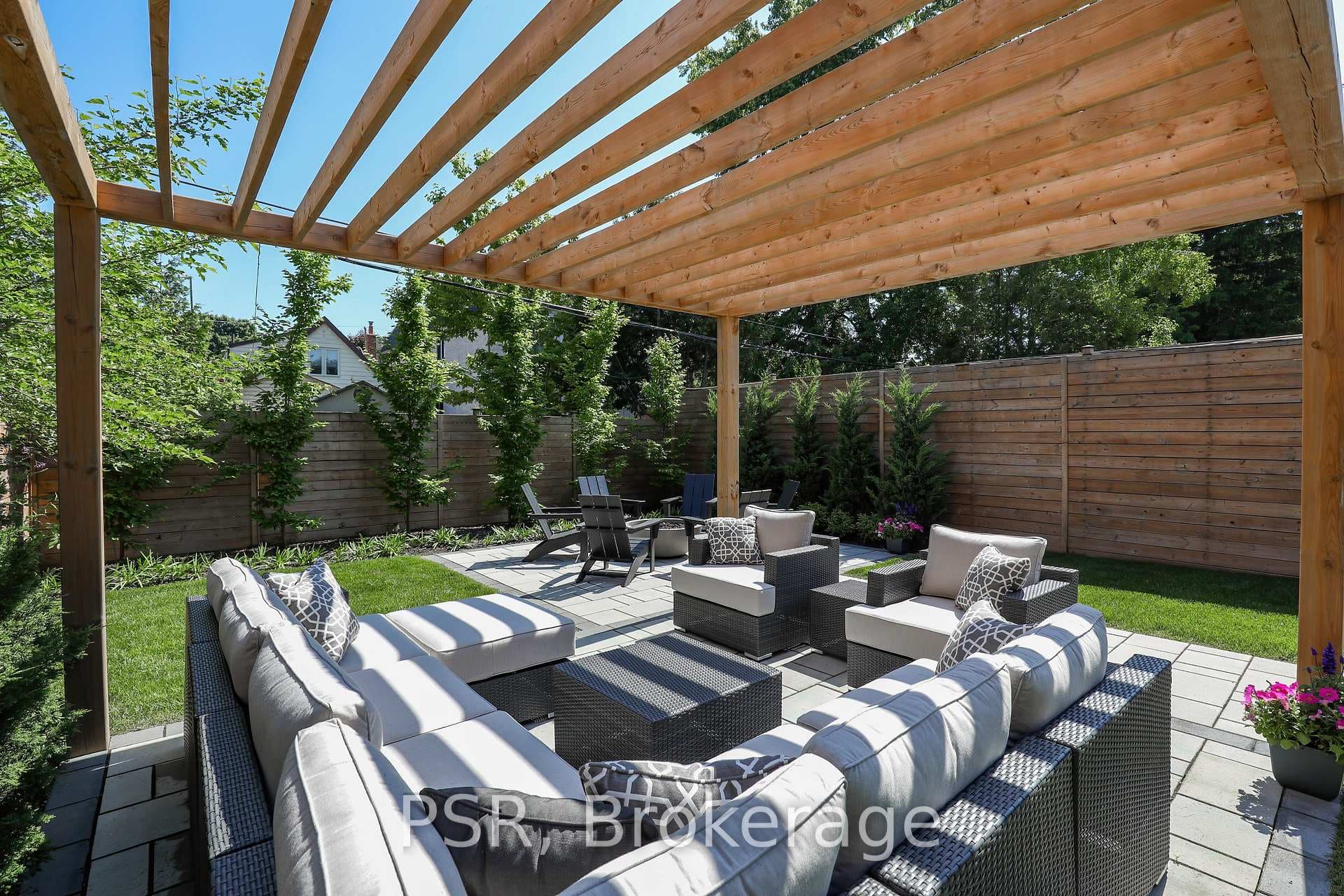 571 Broadway Avenue photo 38