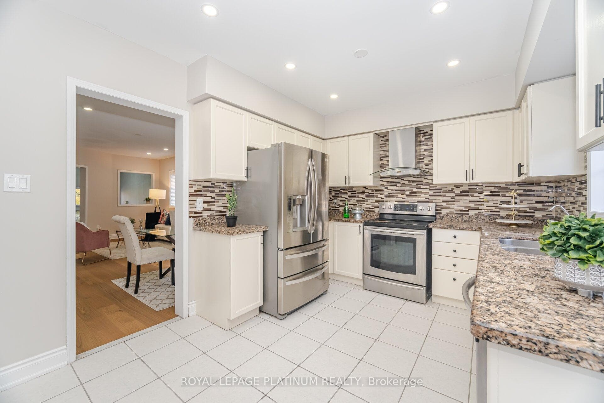 63 Culture Crescent photo 17