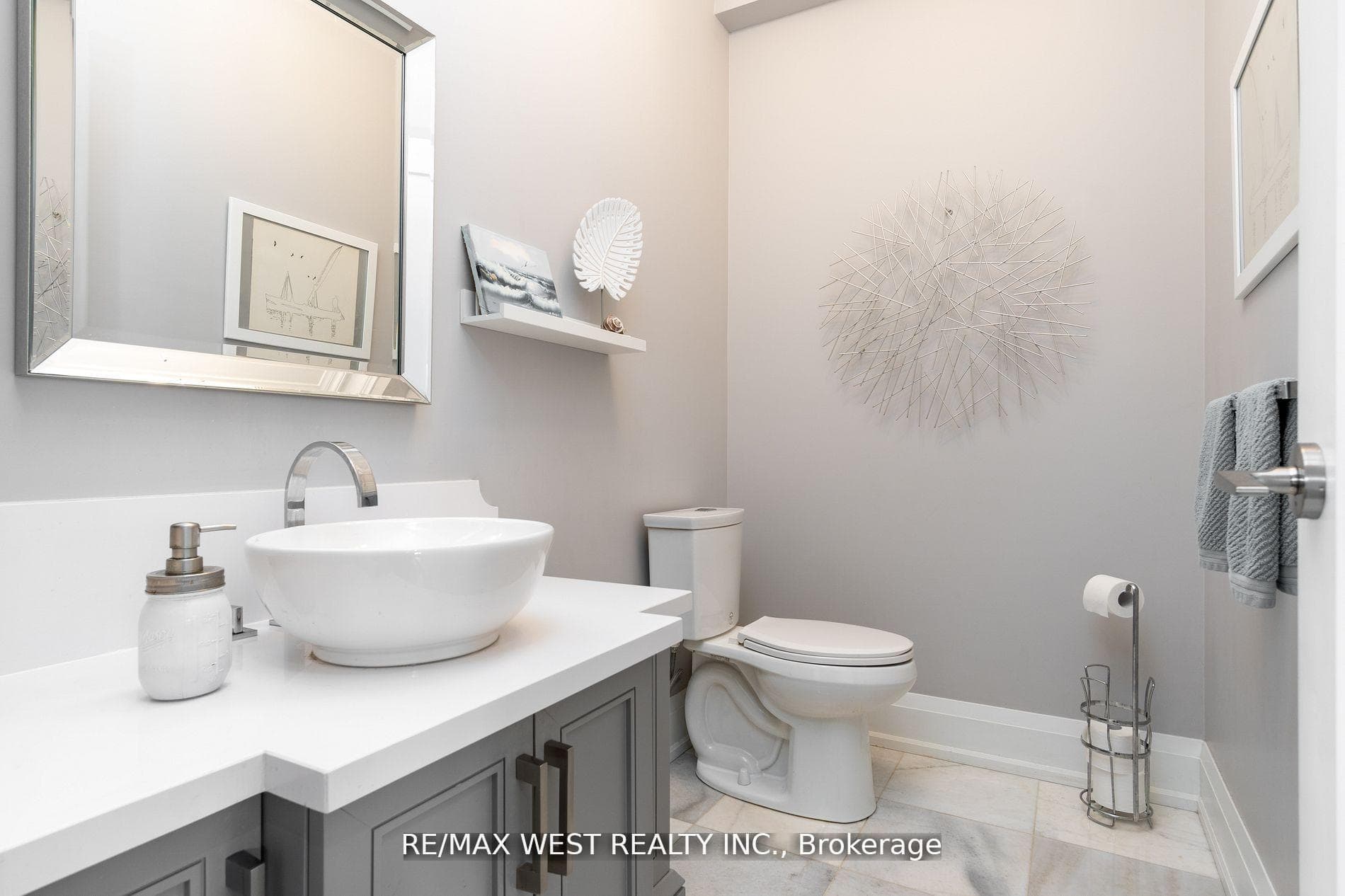 1 Rowan Avenue photo 8