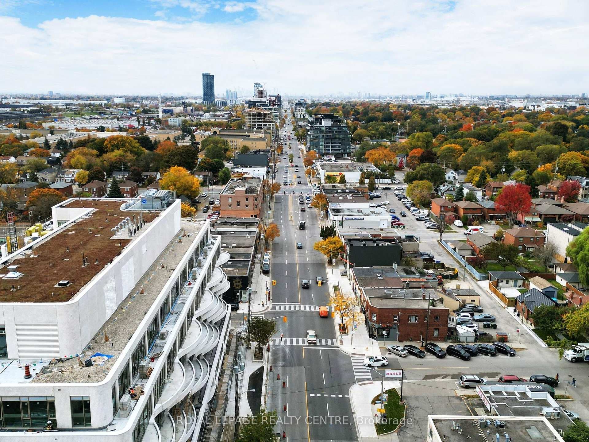 706 The Queensway N/A photo 20