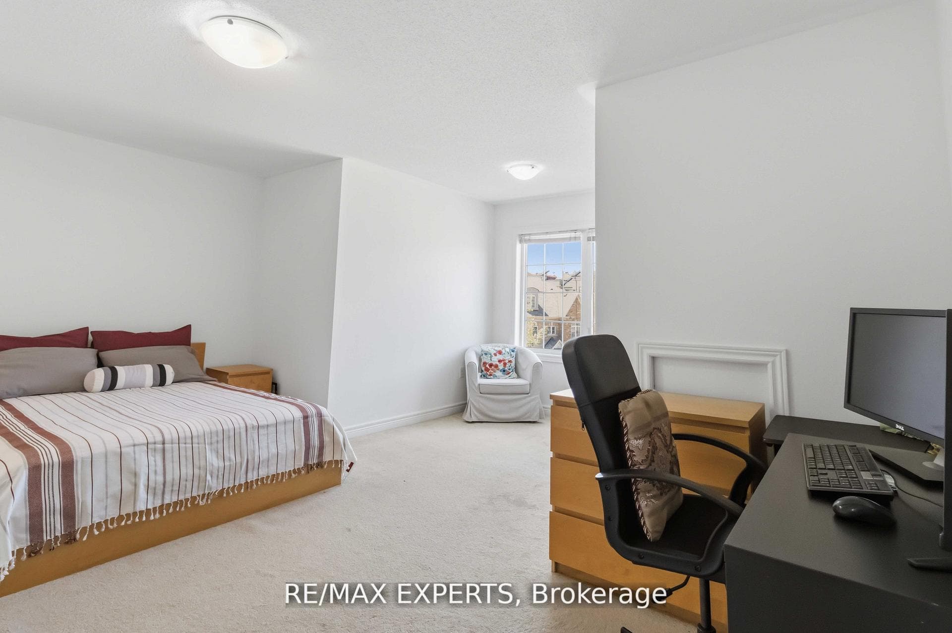 245 Isaac Devins Boulevard photo 25