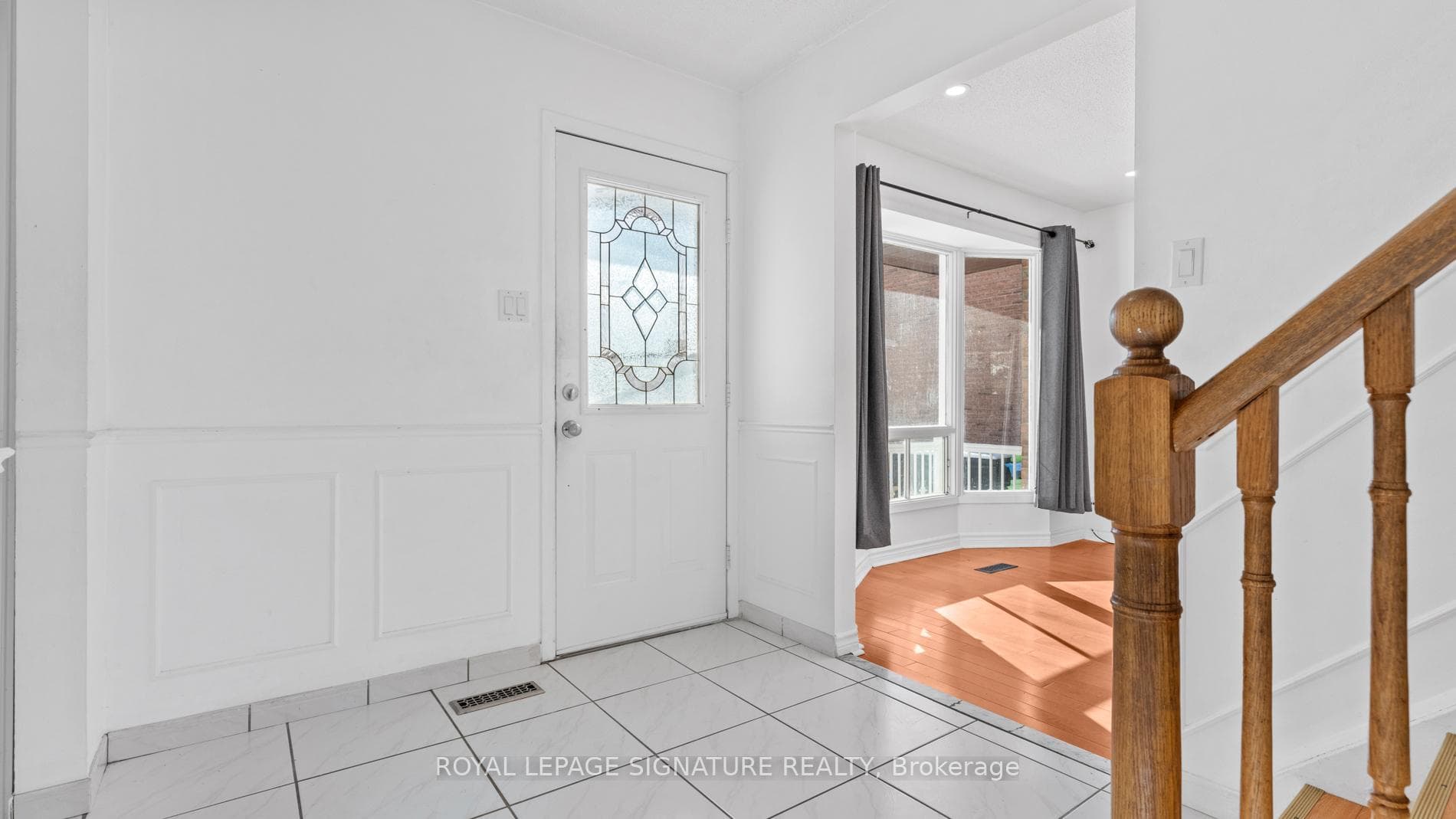 18 Charlton Crescent photo 3