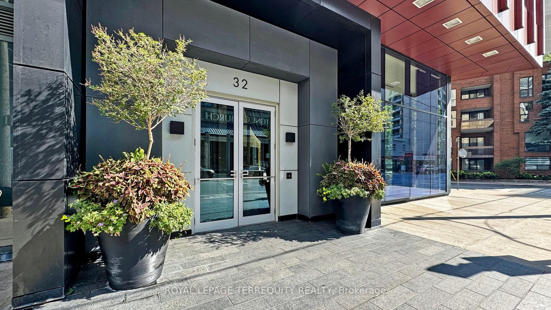 32 Davenport Road Unit 313 photo 37