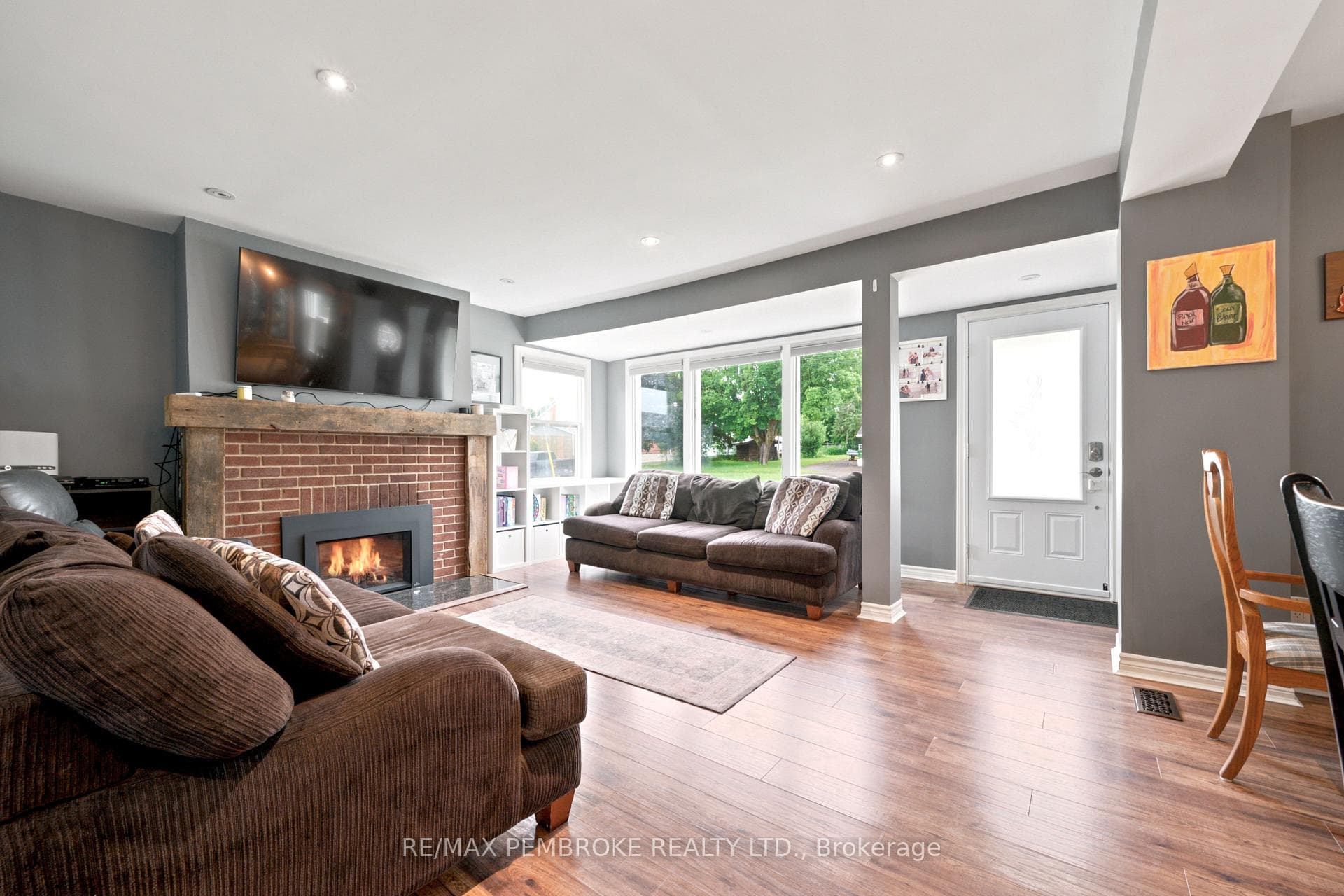 739 Front Street photo 14