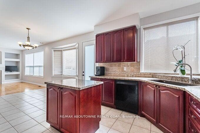 2434 Westoak Trails Boulevard photo 13