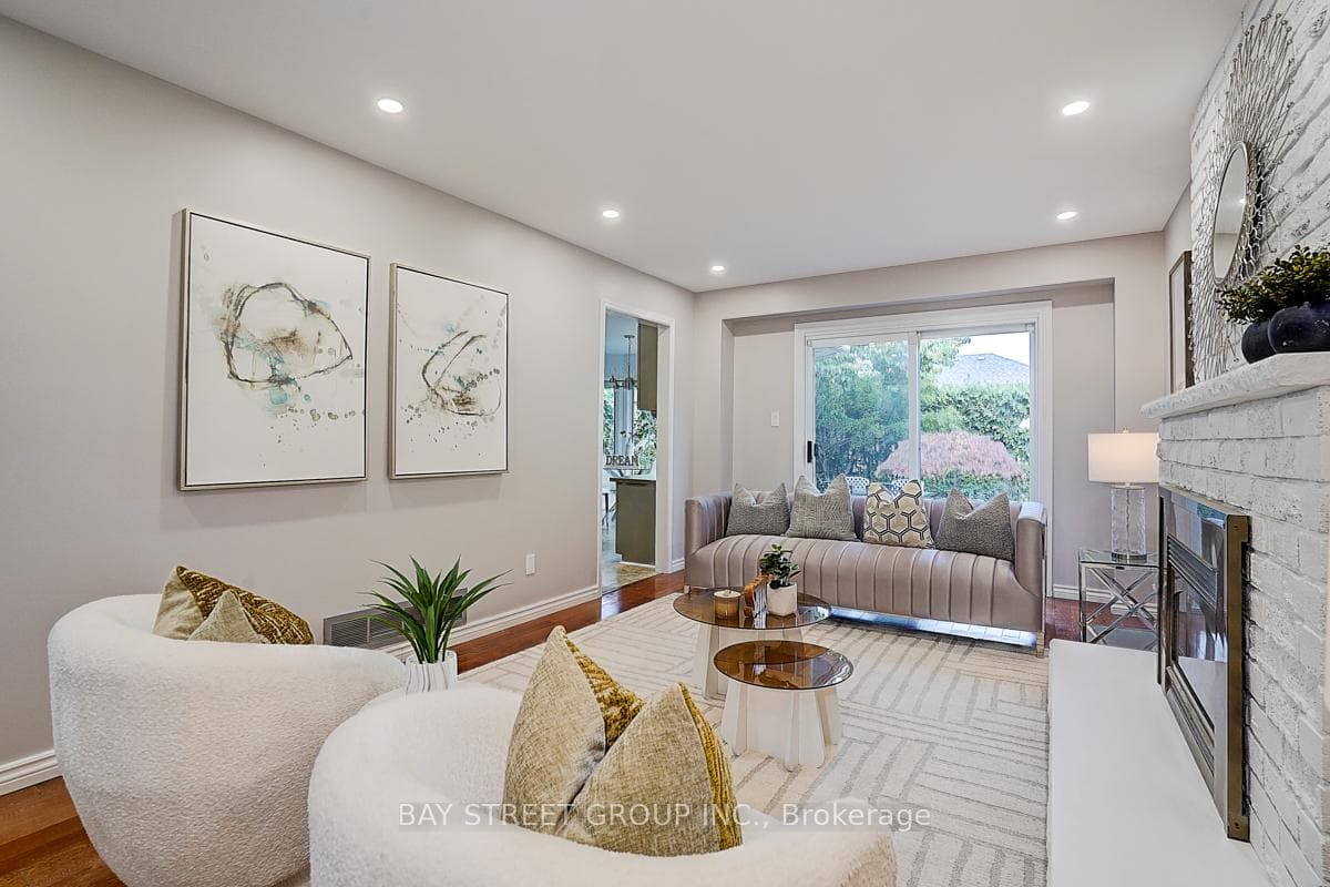 342 REGAL BRIAR Street photo 2