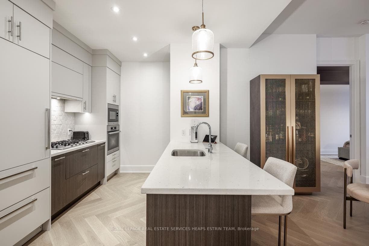 29 Queens Quay Unit 916 photo 11