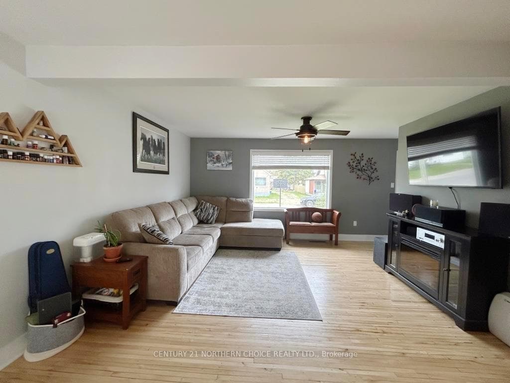 909 Phair Avenue photo 9