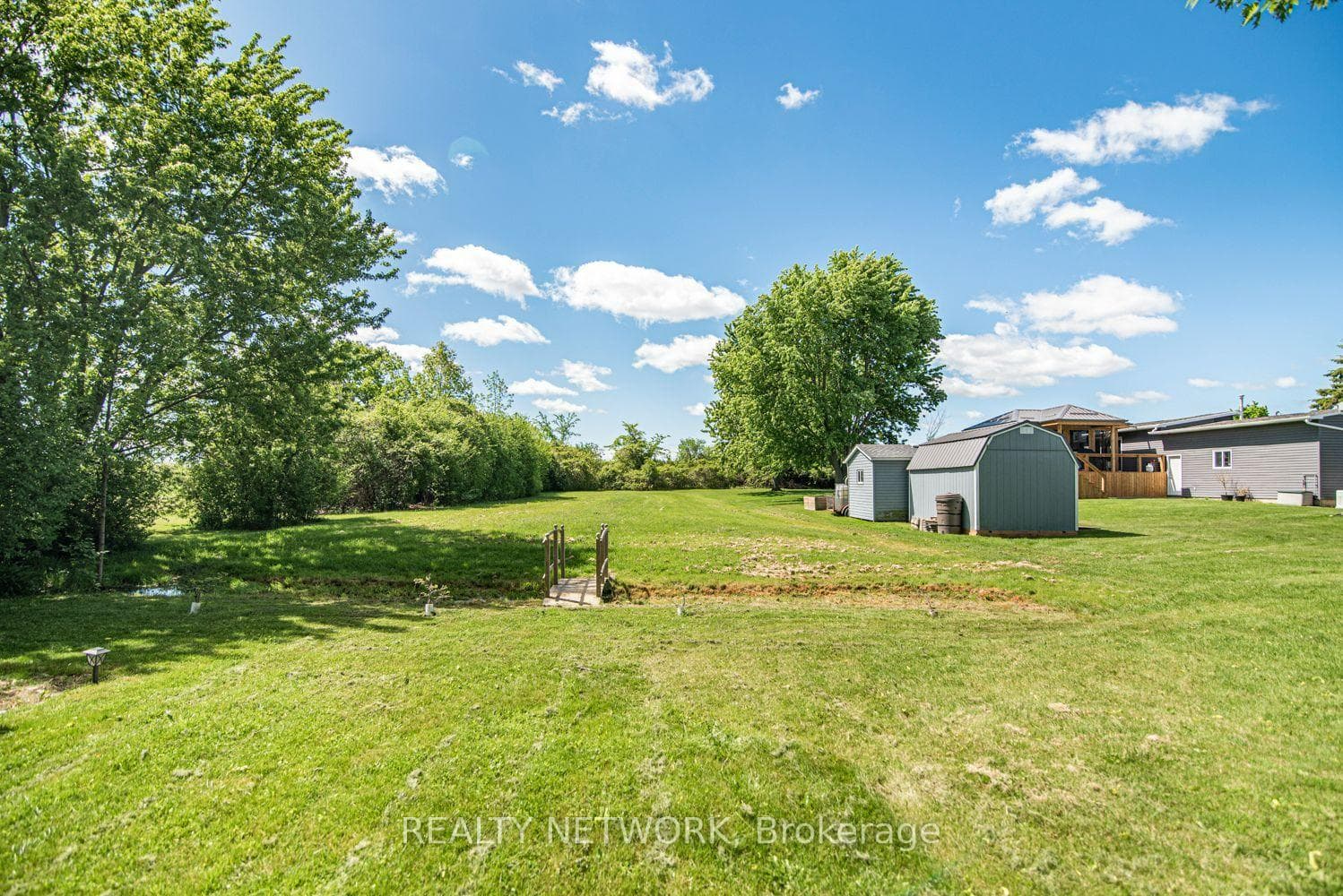 32 Grant Avenue photo 47
