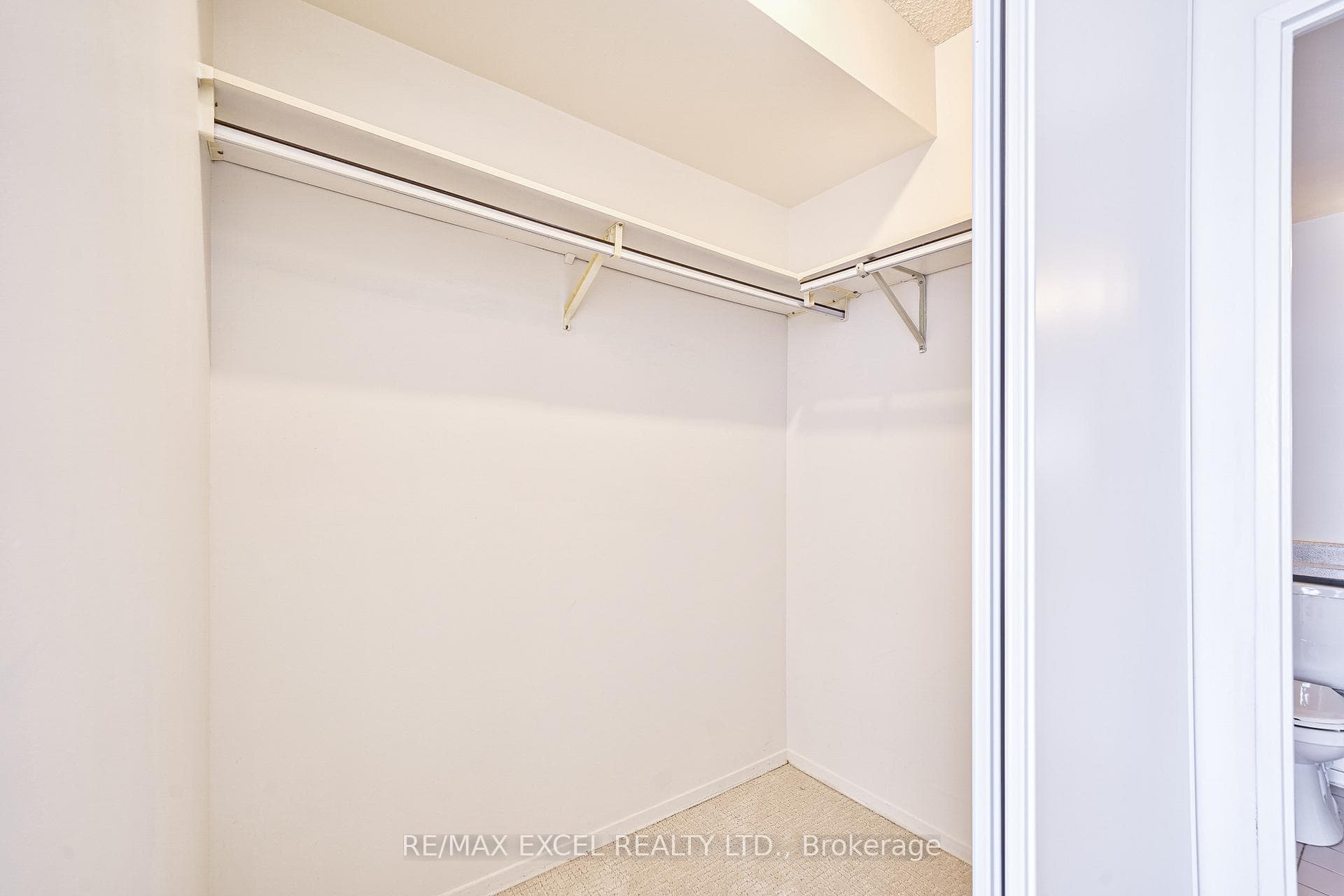 1470 Midland Avenue Unit 409 photo 33