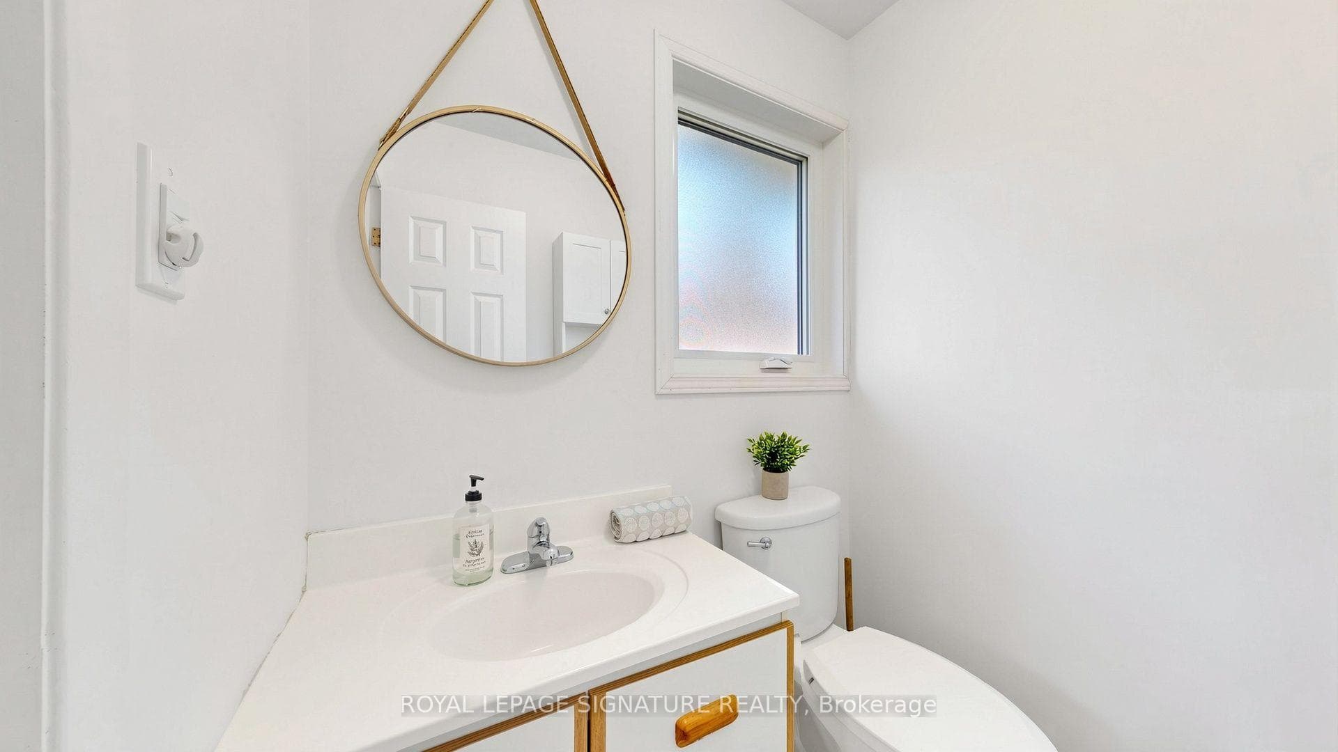 134 Oakmeadow Boulevard photo 8