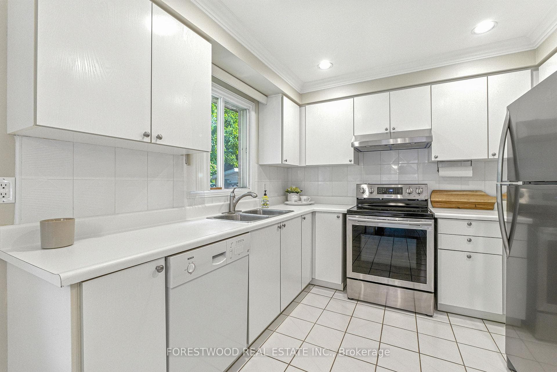 190 Nahani Way photo 9