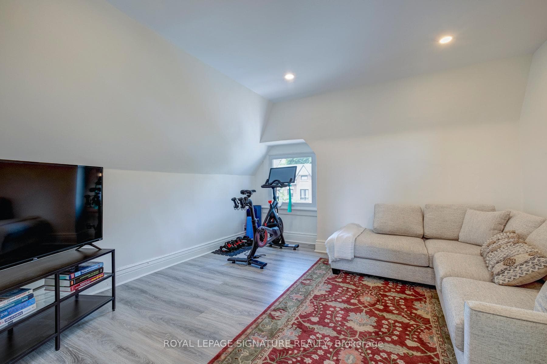 57 Simpson Avenue photo 16