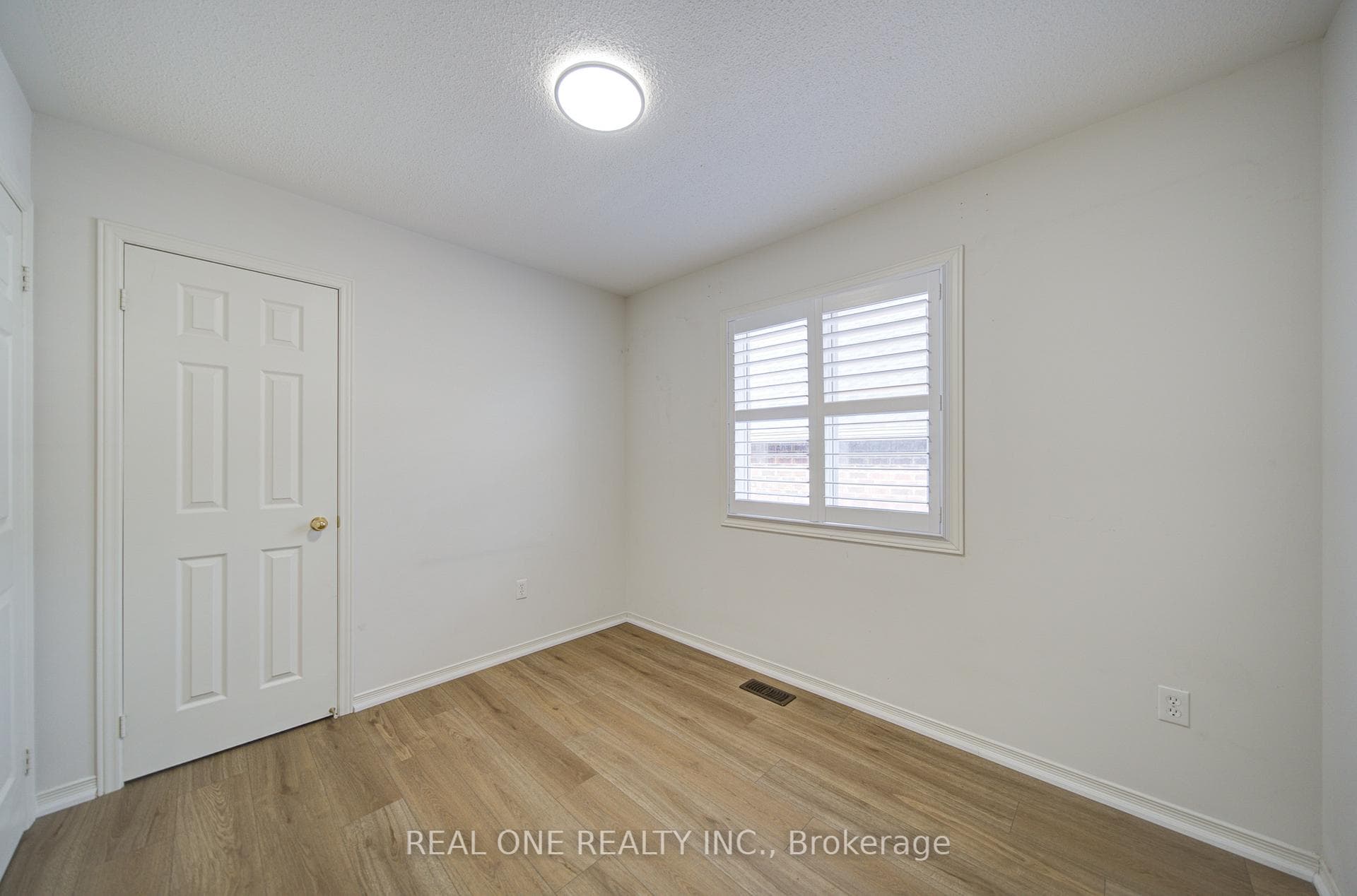 4th Br W/ Brand New Flooring & California Shutters