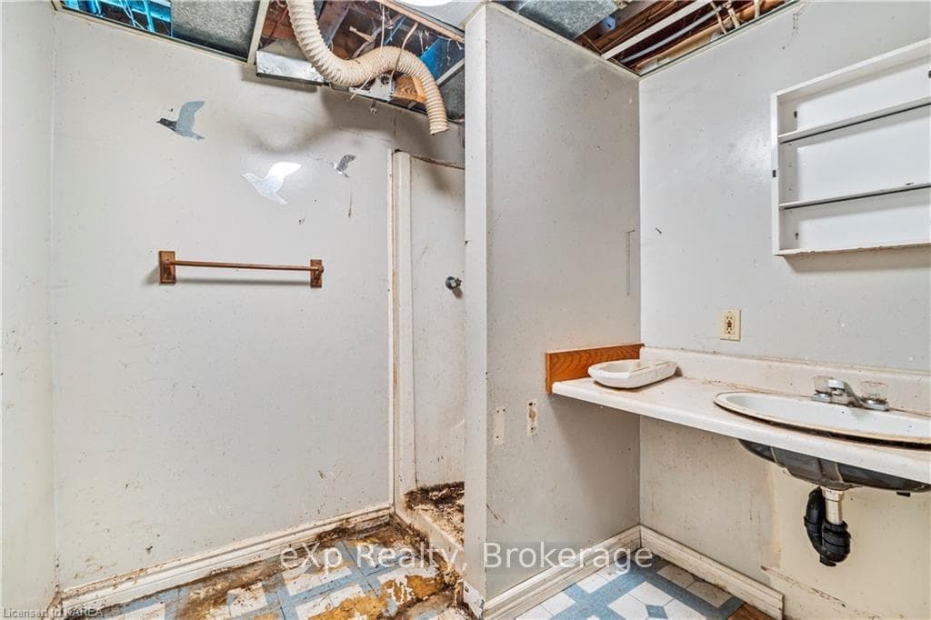 594 GAVIN Court photo 30