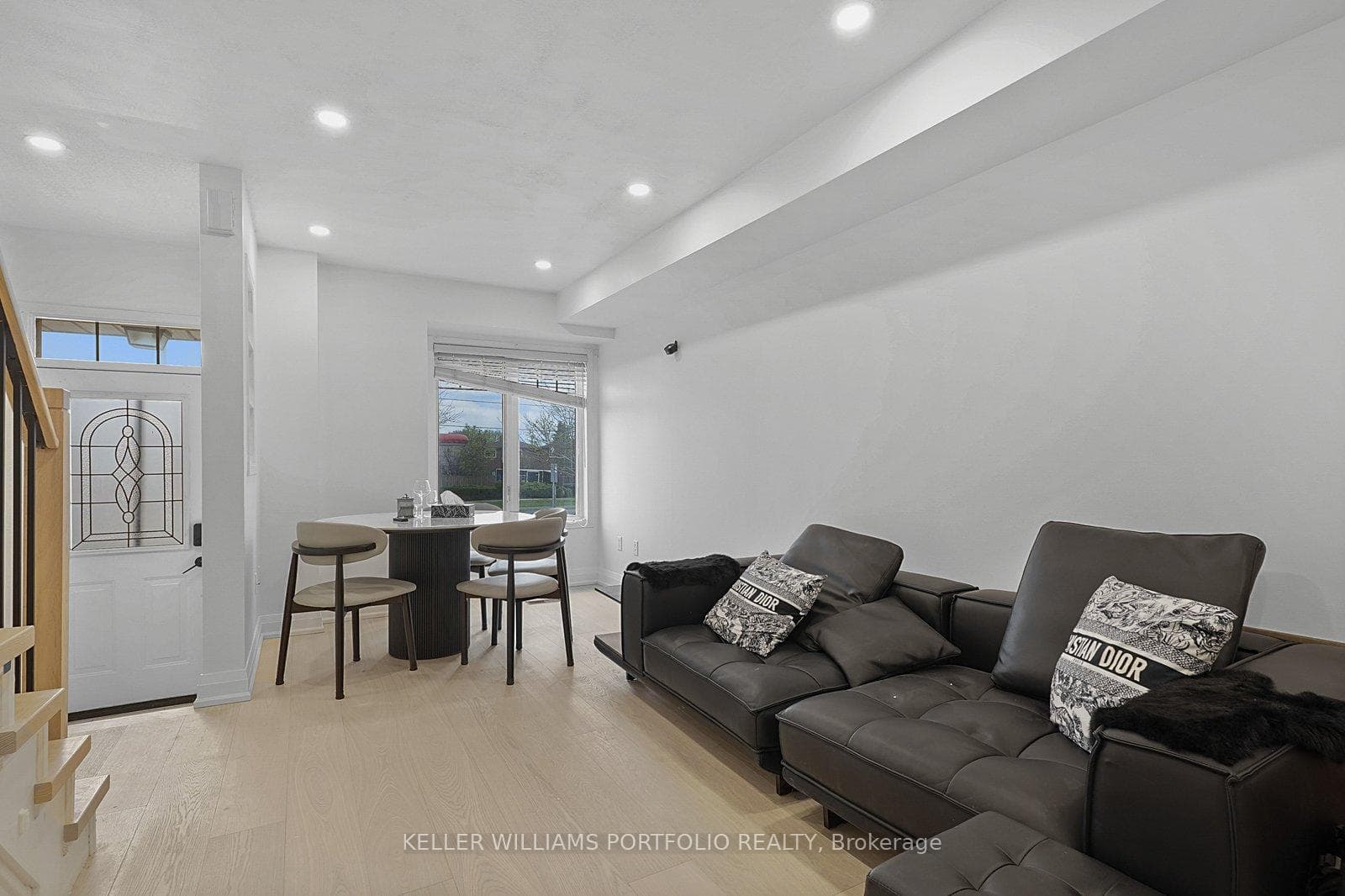 9542 Sheppard Avenue photo 7