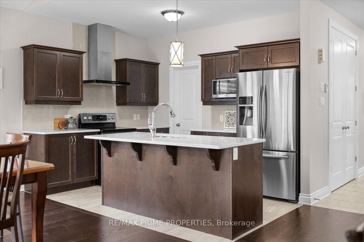 817 Platinum Street photo 10