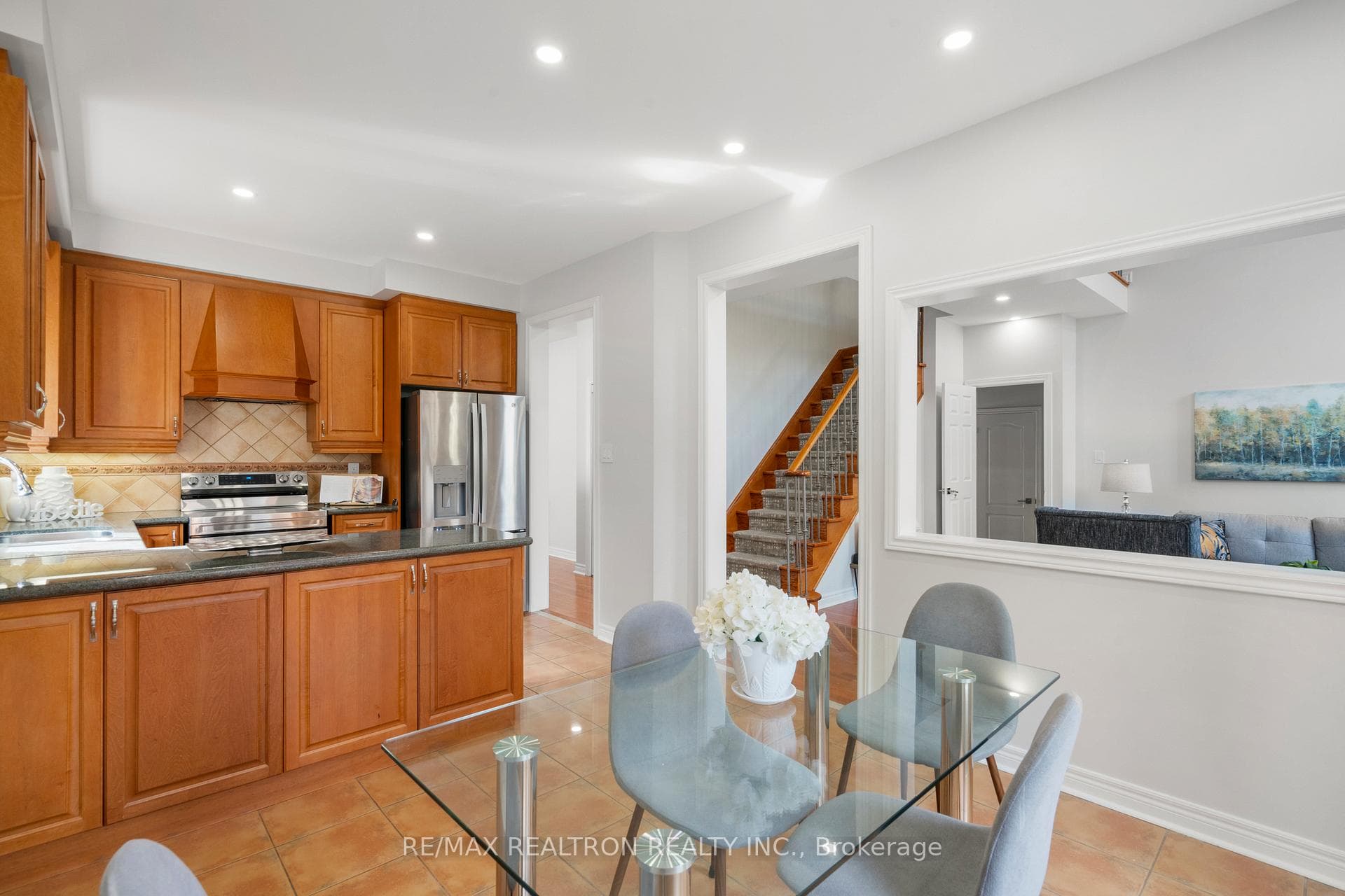 91 Gateway Drive Unit Main photo 19