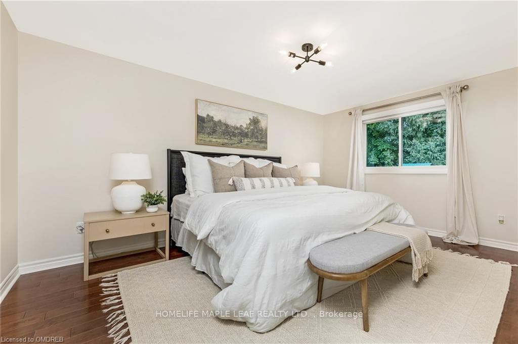 575 HAYWARD Crescent photo 9
