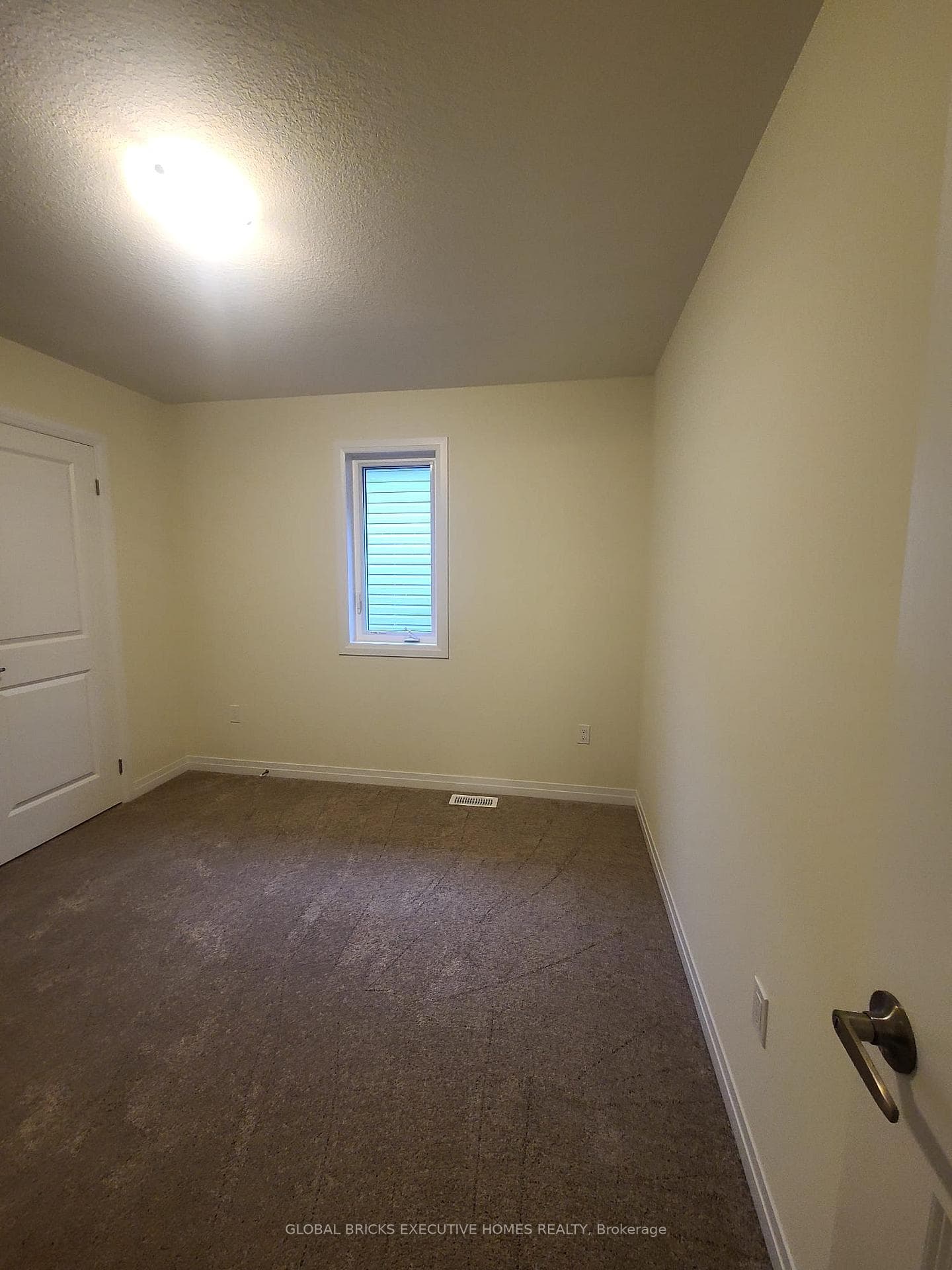 11 Poett Avenue photo 36