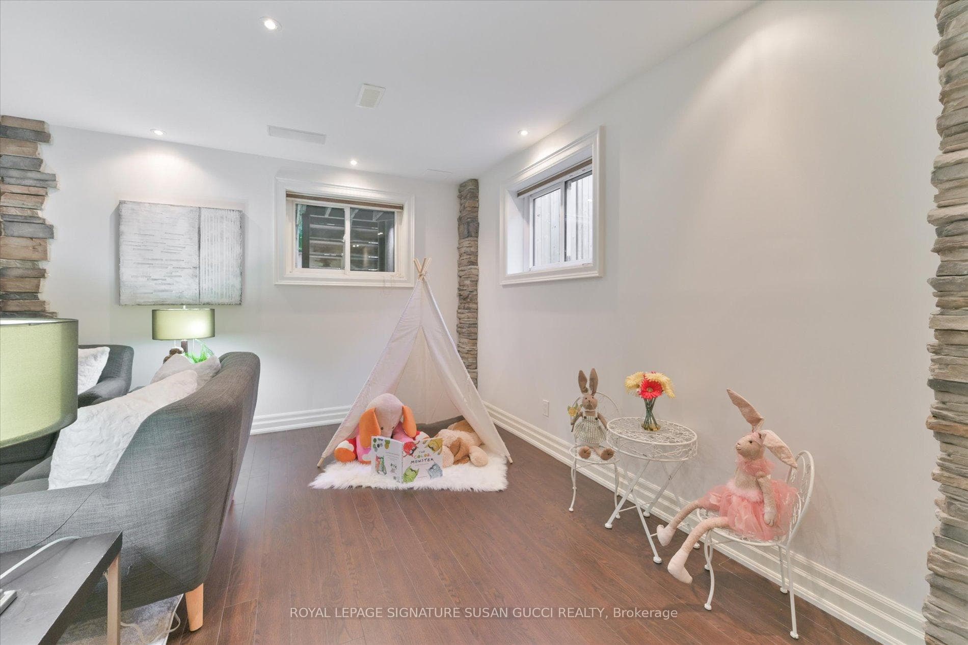 90 St Hubert Avenue photo 31
