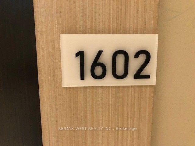 1461 Lawrence Avenue Unit 1602 photo 4