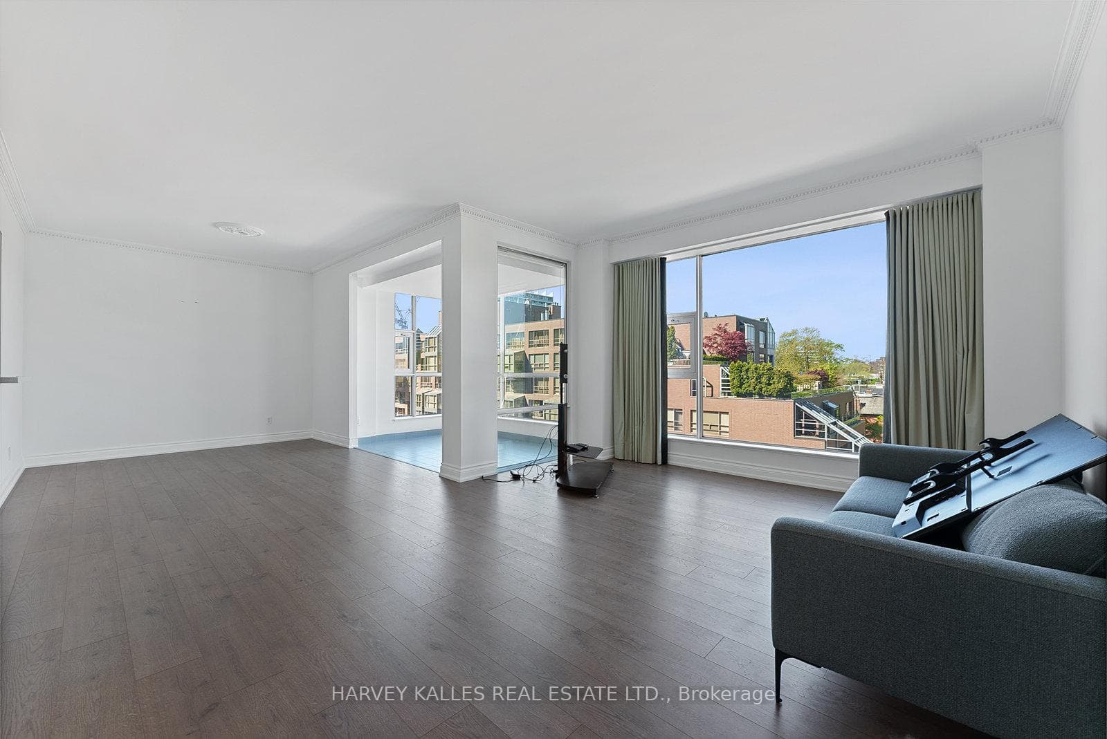 77 Avenue Road Unit 401 photo 9