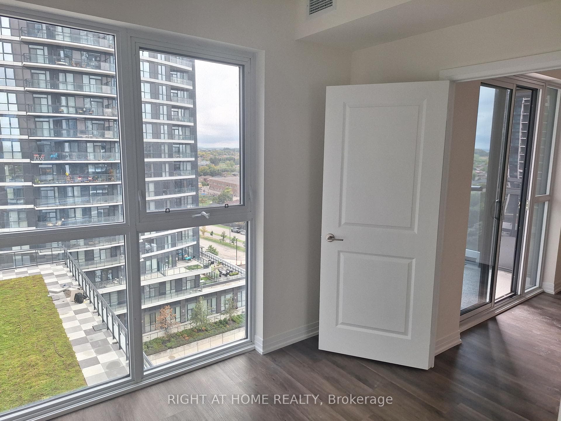 15 Watergarden Drive Unit 905 photo 5