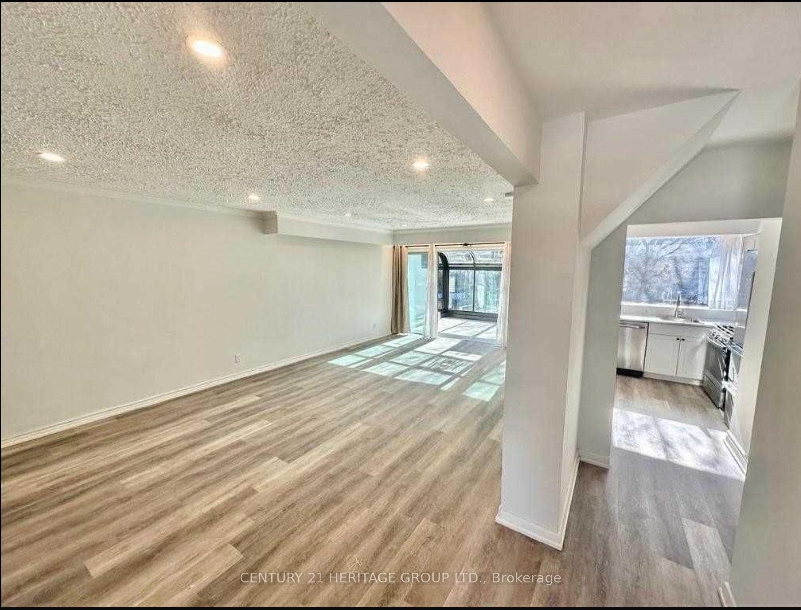 408 Osiris Drive photo 2