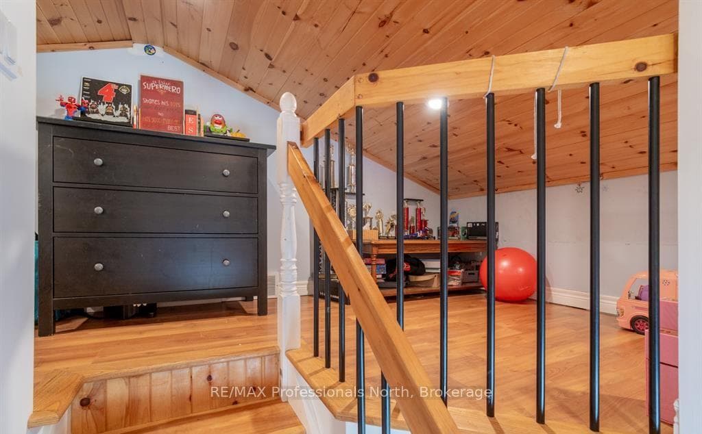 899 KATRINE Road photo 26