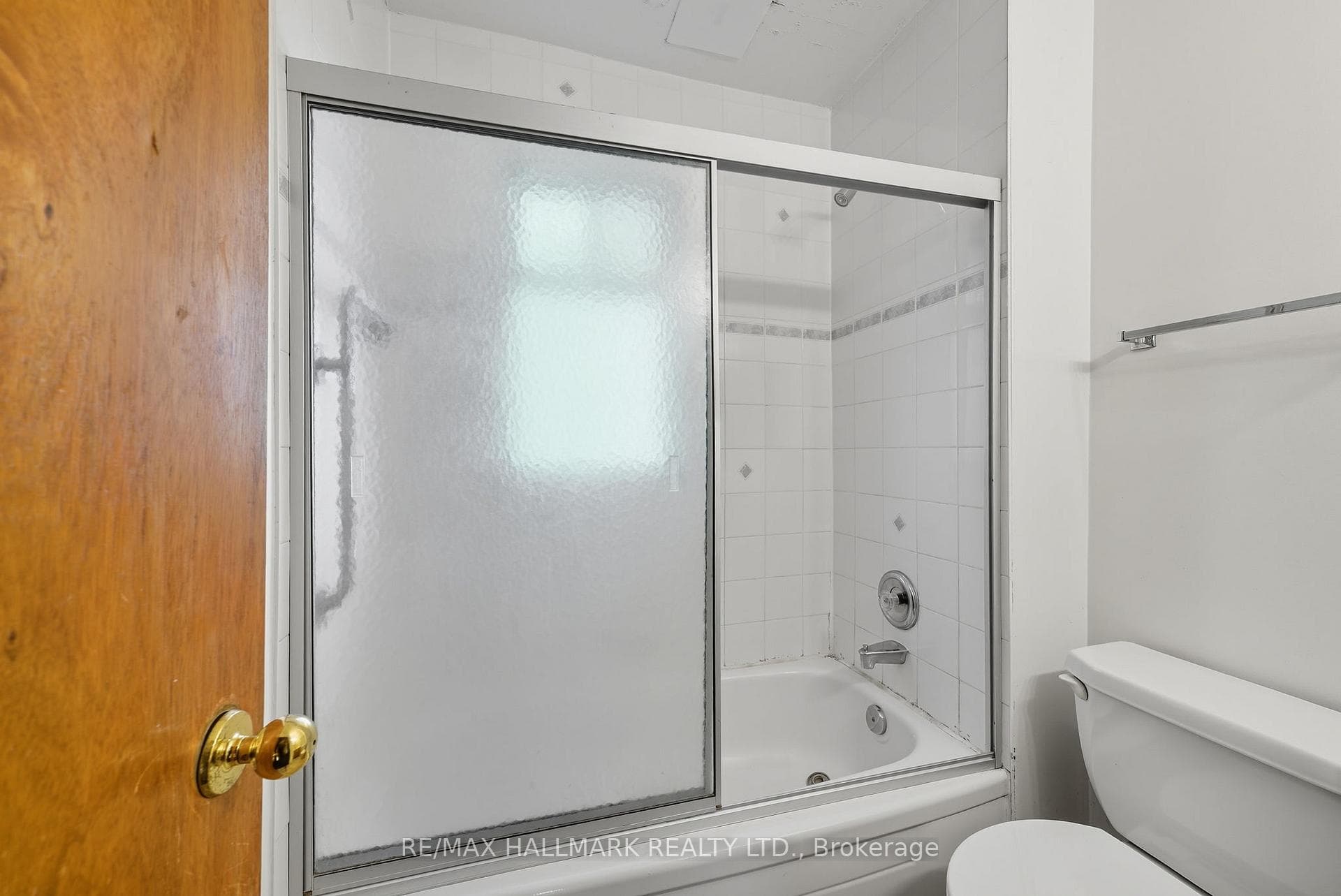 386 Belsize Drive photo 17