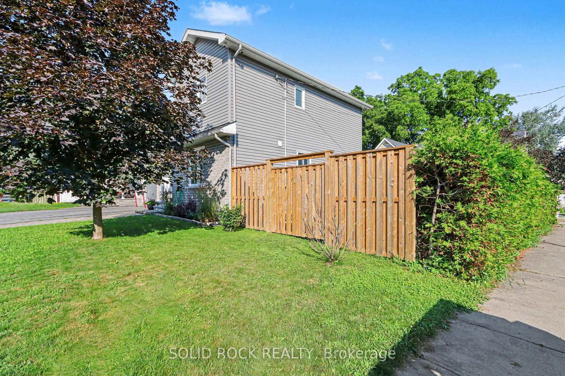 55 Woodward Street photo 32