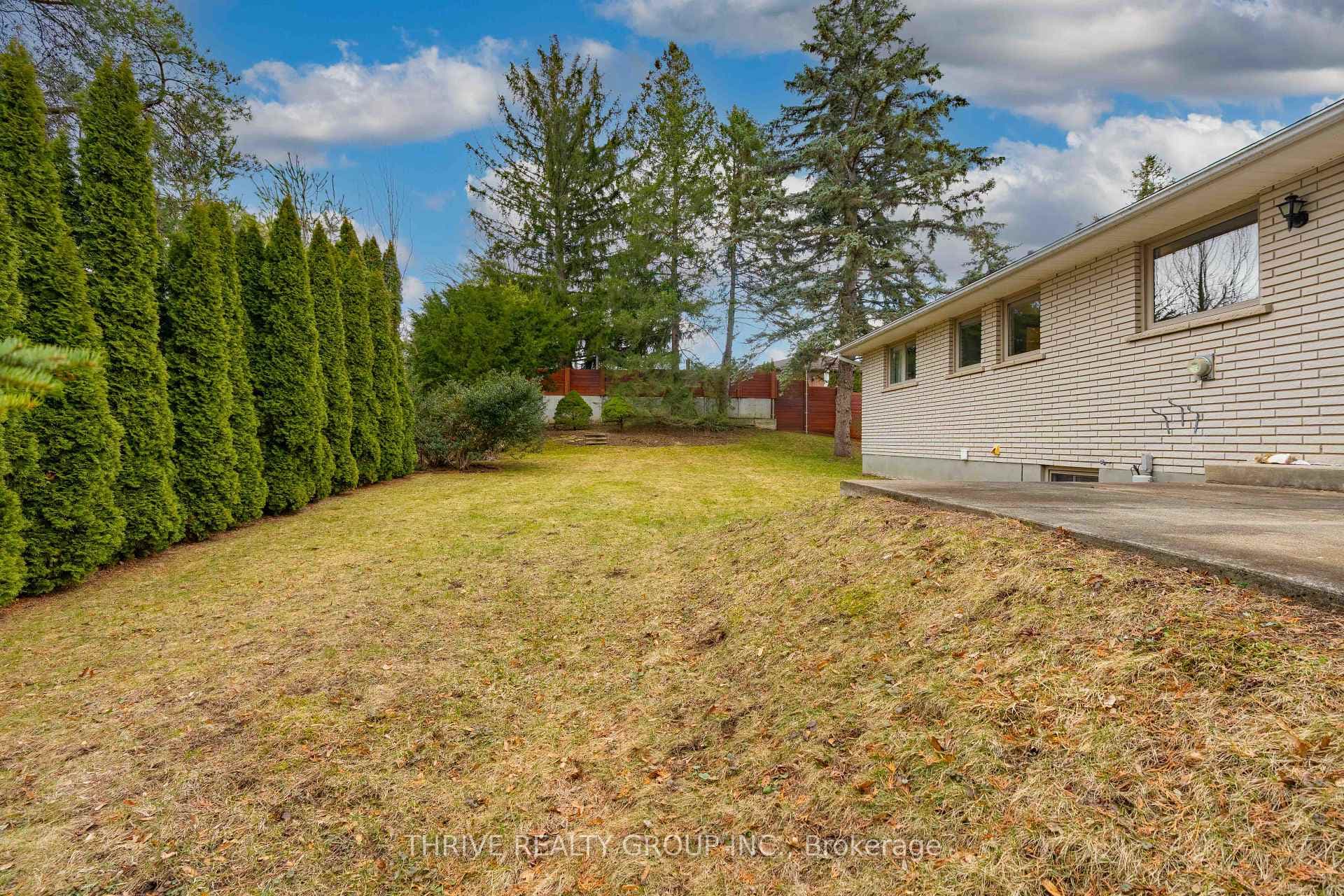 688 Westmount Hill Drive photo 34