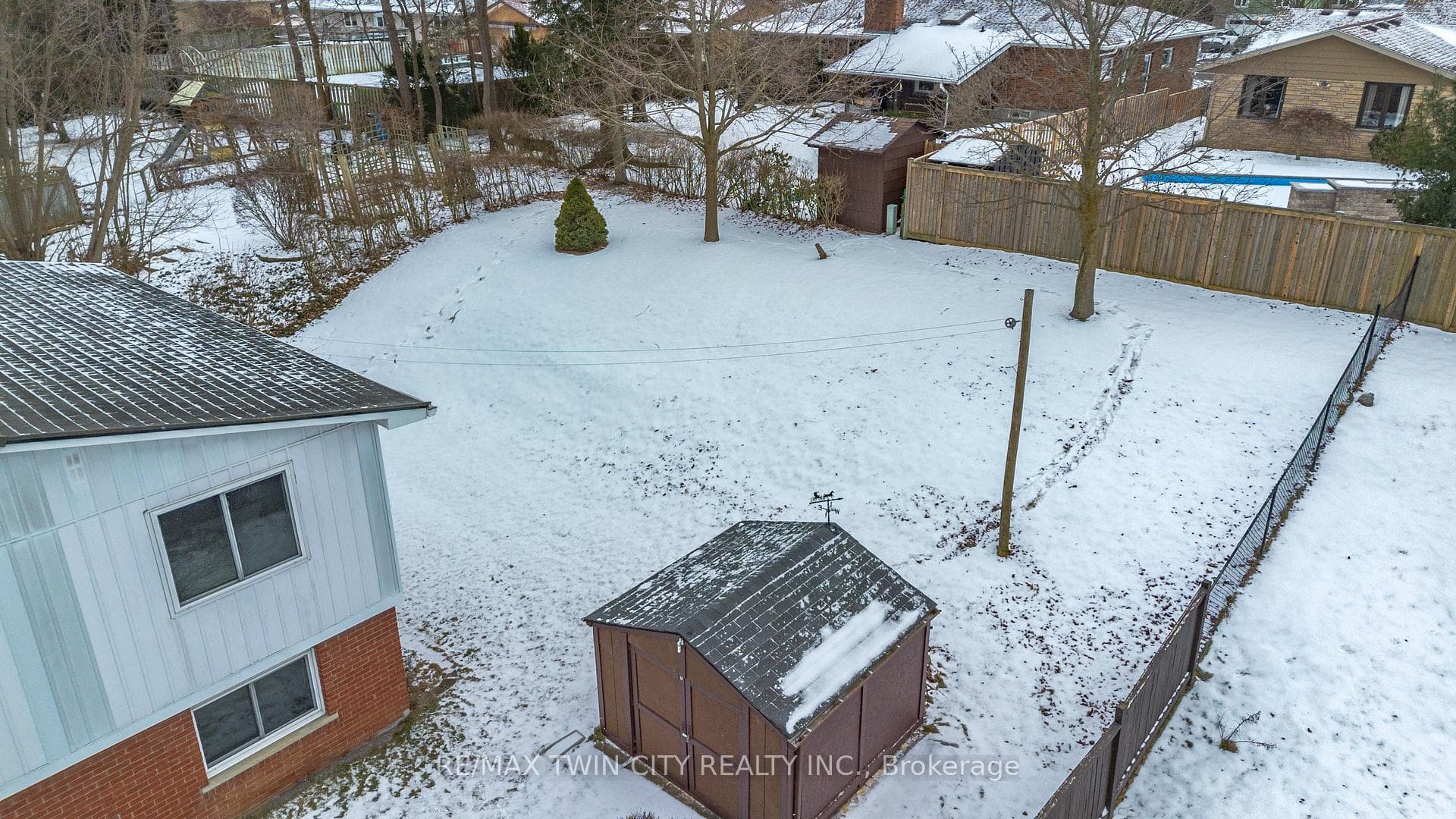 36 Thorncliffe Road photo 40