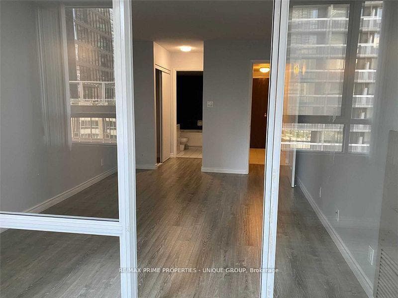 44 Gerrard Street Unit 606 photo 8