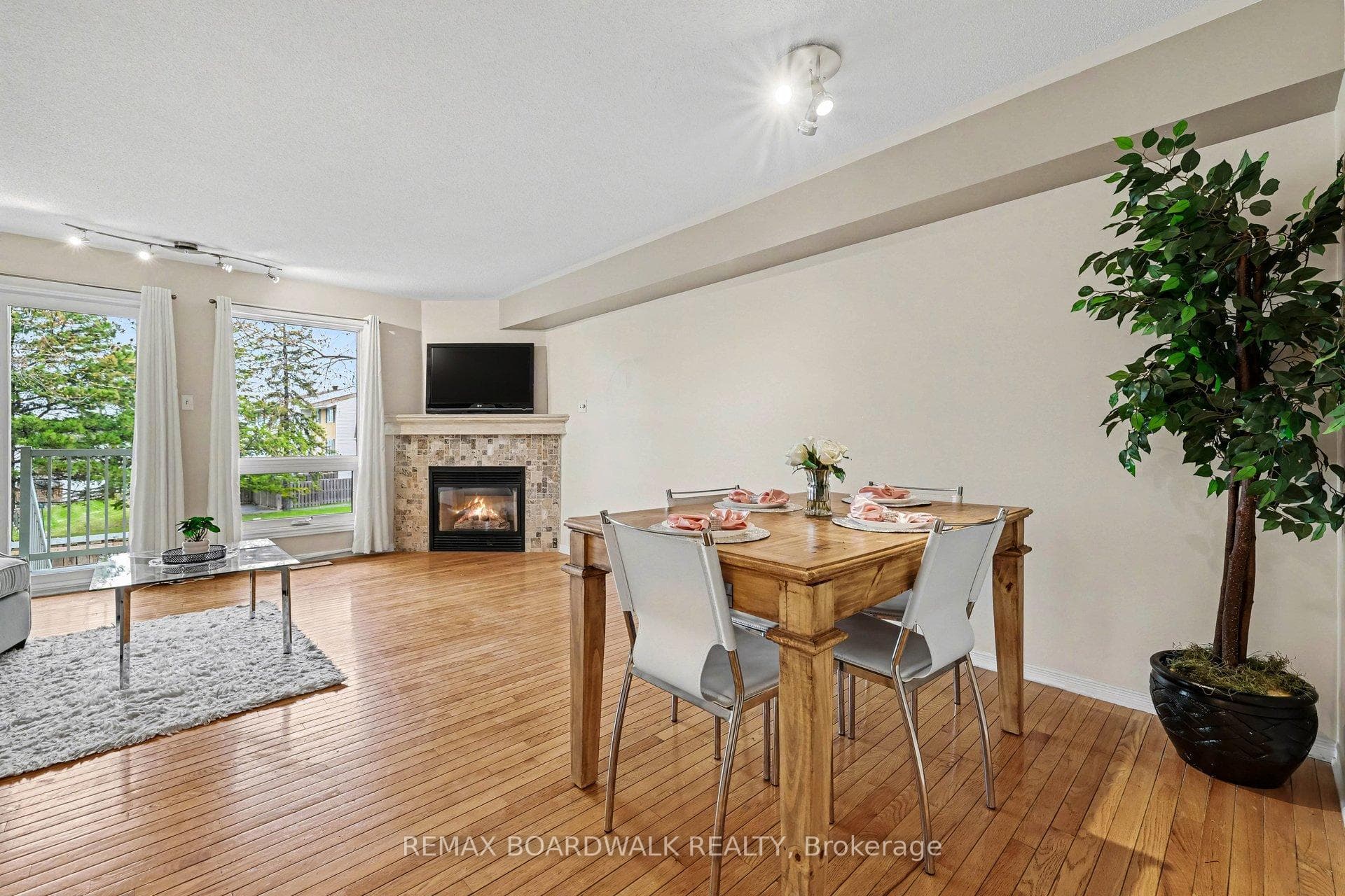 1607 Locksley Lane photo 6