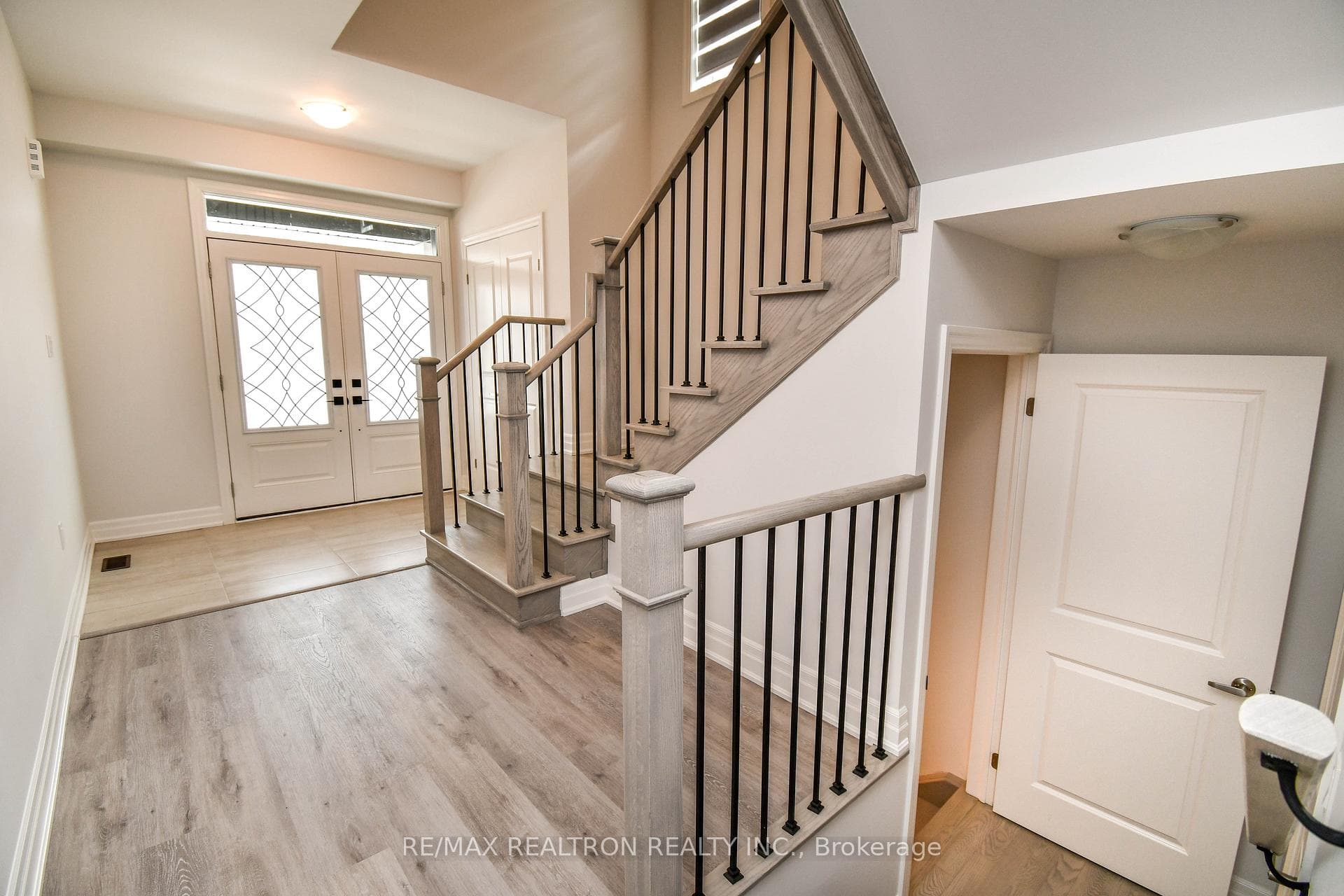 36 Del Ray Crescent photo 5