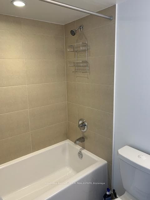 275 Village Green Square Unit 2024 photo 16