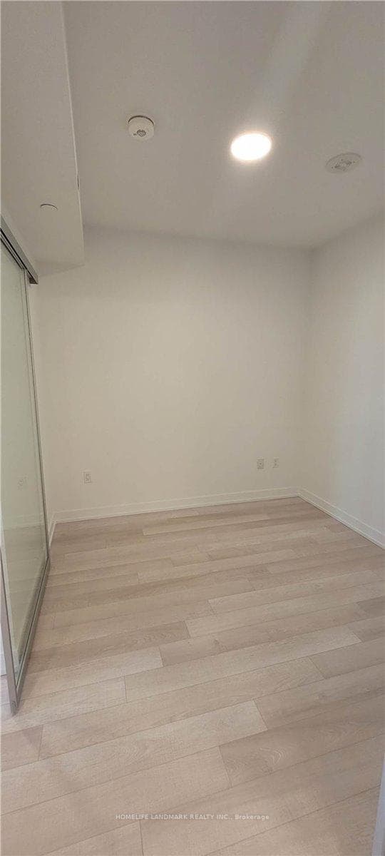 39 Roehampton Avenue Unit 1010 photo 7