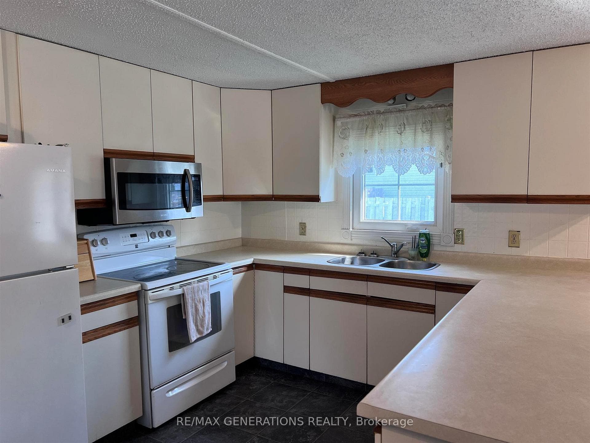 72 Jackson Crescent photo 3