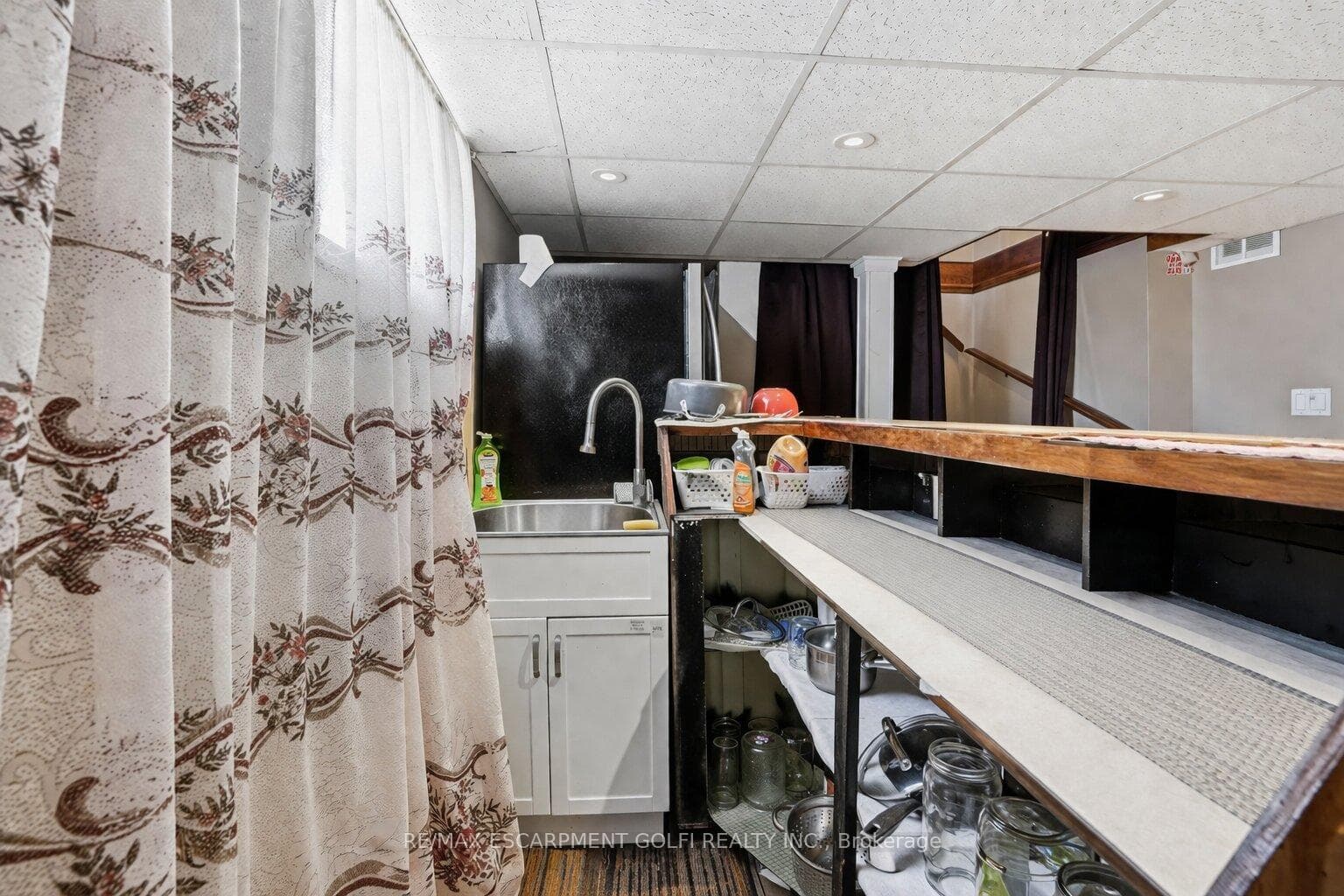 848 UPPER WELLINGTON Street photo 23