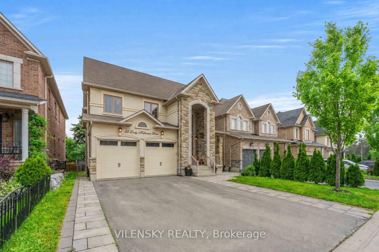 51 Lady Karen Crescent photo 2