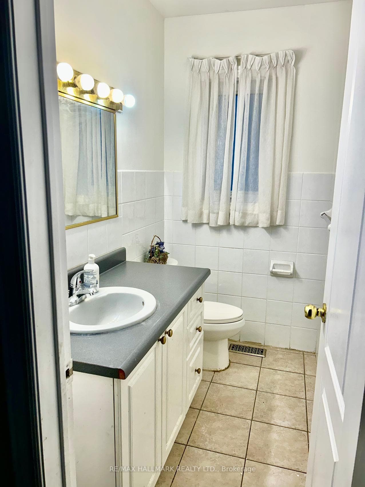 143 Villandry Crescent photo 11