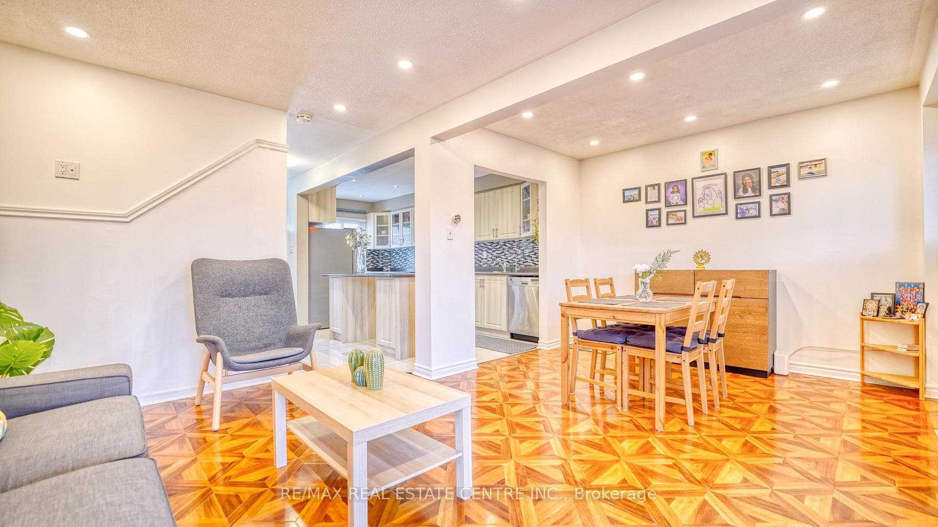 46 Dearbourne Boulevard Unit 21 photo 15